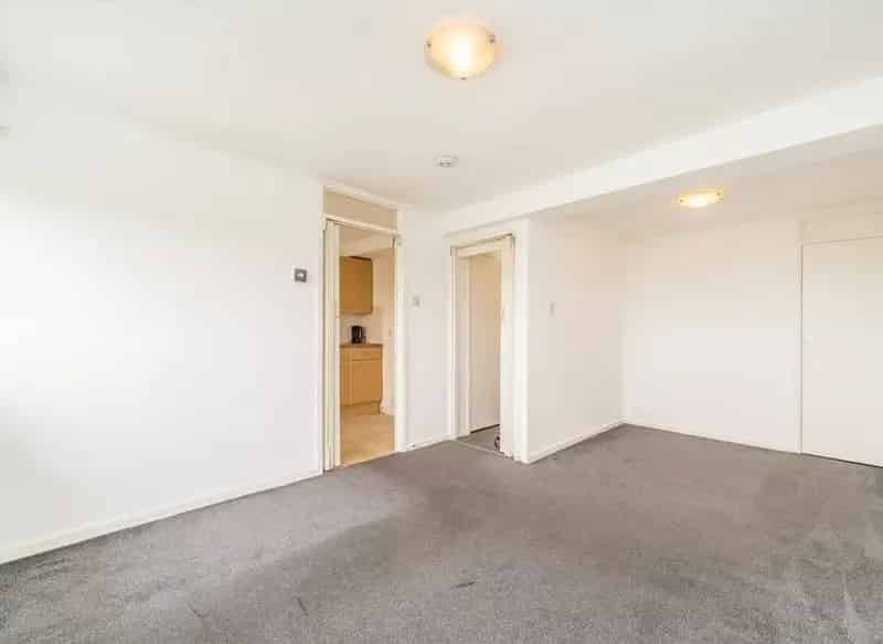 Refurbished Studio Flat near Greenford High Street
