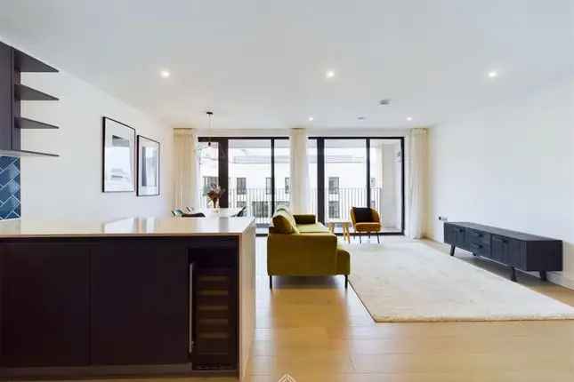 3-Bedroom Apartment Shoreditch Rosewood Building