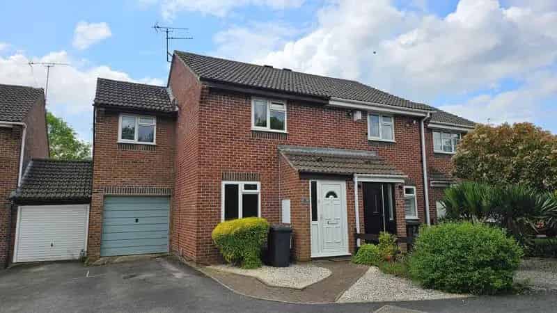3 bedroom semi-detached house to rent