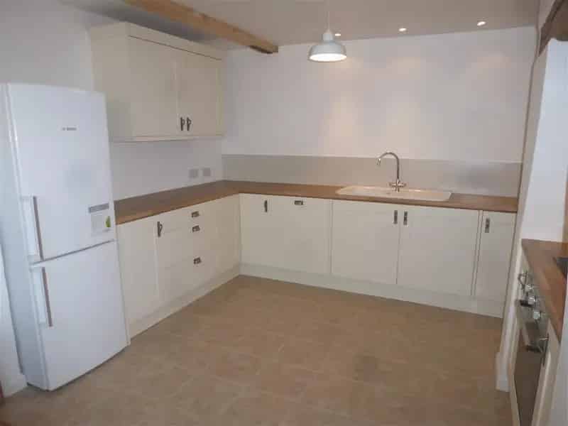 3 Bed House with Driveway Parking and Detached Garden