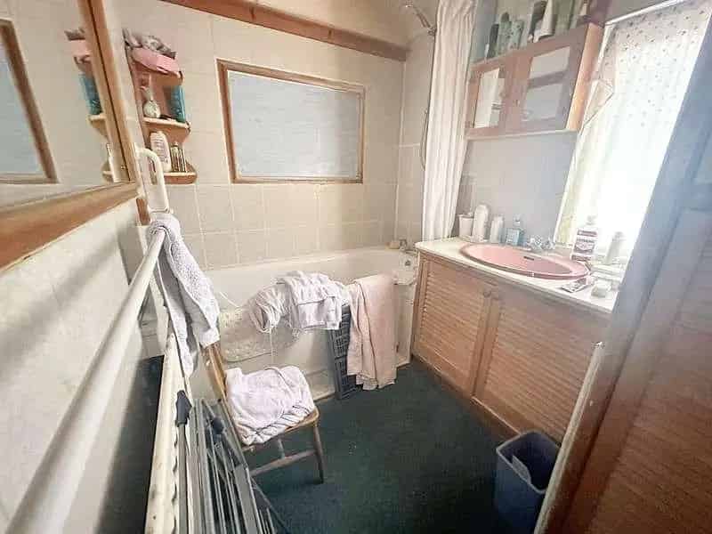 3 Bed Semi-Detached Cottage Kennington No Onward Chain