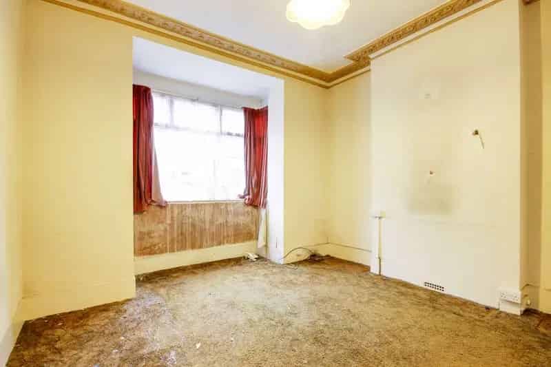 4 Bedroom Victorian House with Planning Permission for Extension