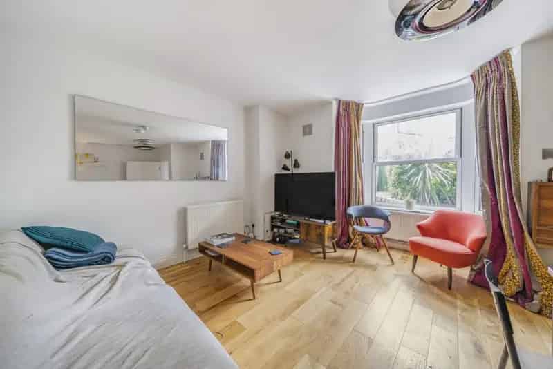 2 Double Bedroom Period Conversion Near Brixton Oval