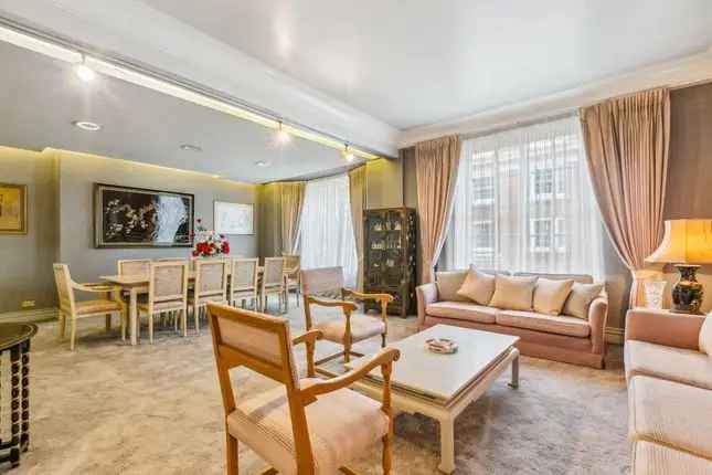 Flat for sale in George Street, London W1H