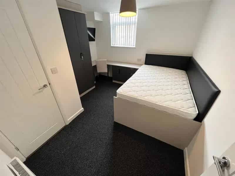 4 Bedroom Terraced House to Rent