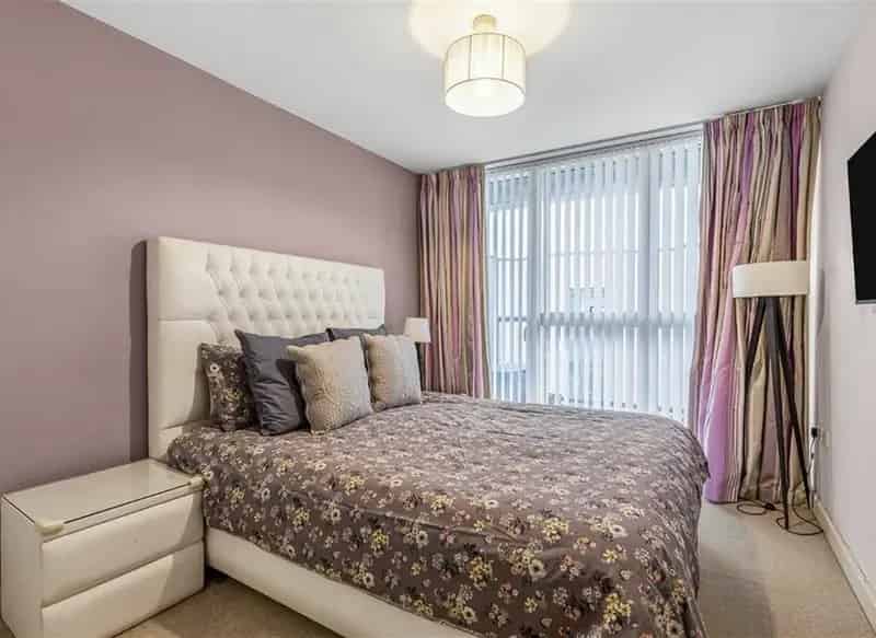 Three Bedroom Apartment with City Skyline Views