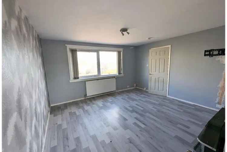 3 Bed End Terrace House Near Shops and Schools