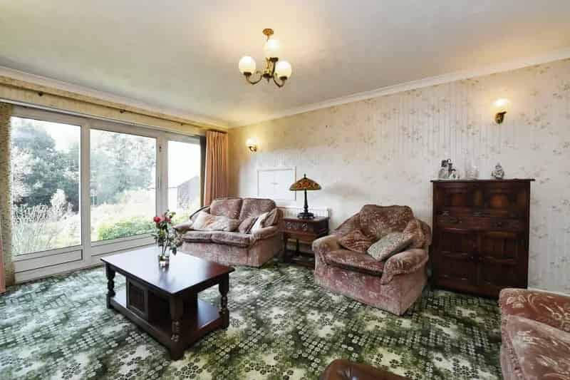 Detached House Hullbridge Two Bedrooms Garage Parking