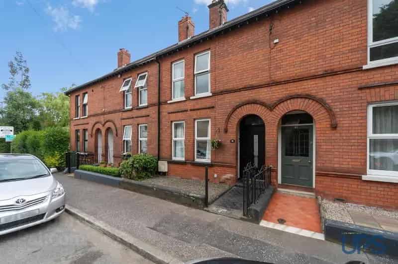 3 Bed Period Town Terrace - South Facing Garden