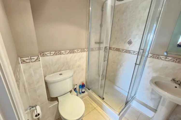 2 Bed Flat Available July 23rd - Secure Parking & Patio Garden