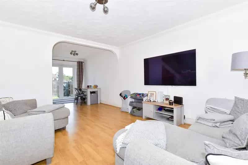 3 Bedroom End Terrace House For Sale