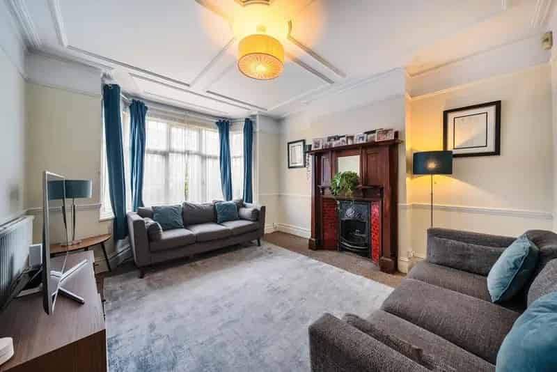 3 Bedroom Terraced House 1297 sq ft West Facing Garden