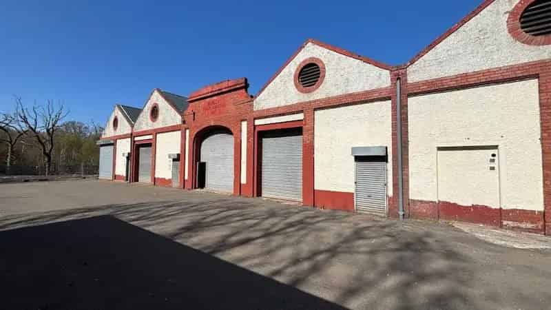 Light Industrial Units Hamilton - High Ceilings and Communal Yard