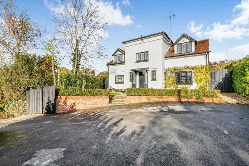4 Bedroom Detached House for Sale in Cheltenham