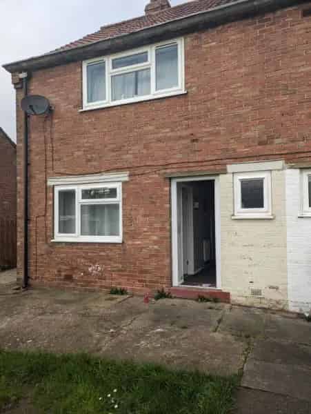 2 Bed House Large Garden New Fence