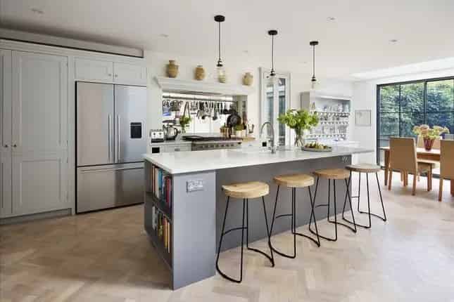 4 Bedroom Family House for Sale in Shepherd's Bush W12