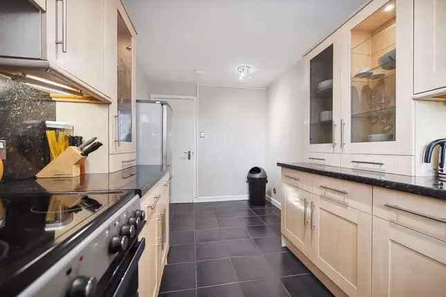 Flat to rent in Camphill Avenue, Shawlands, Glasgow G41