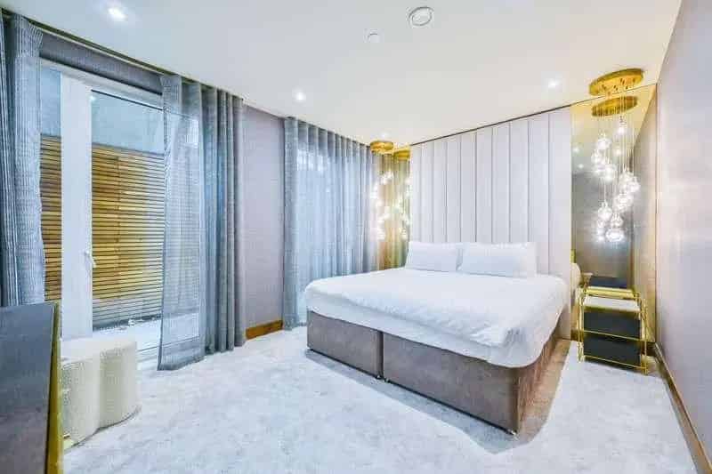 3 Bed Flat for Sale Maida Vale - Modern Kitchen & Private Space