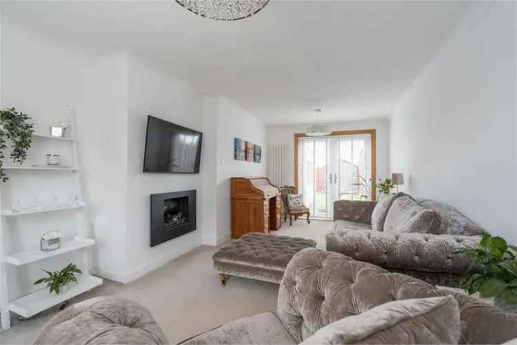 3 Bed Terraced House in Wallyford with Conservatory and Private Garden