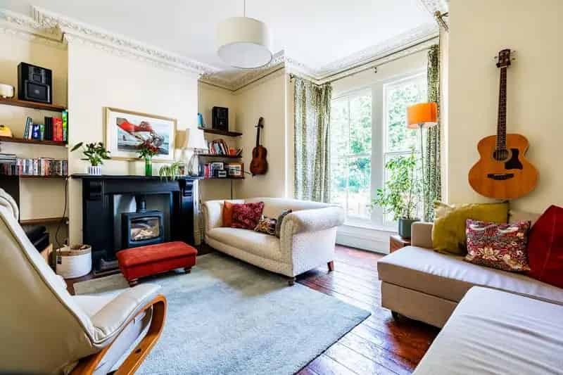 3 Bedroom Maisonette For Sale