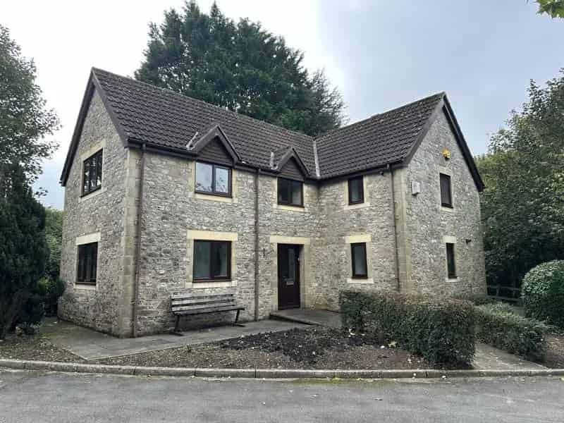 Detached Office Building 1249 sq ft A37 Links