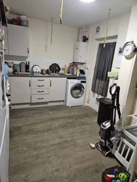 2 Bed House with Garden and Driveway