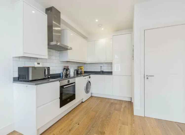 Stunning 1-Bed Flat in Clapham Junction Chain Free