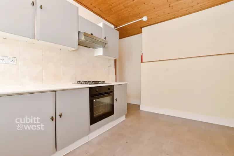 3 Bedroom Maisonette to Rent Near Purley Oaks Station