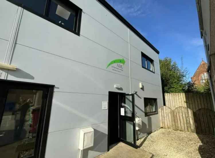 Modern Detached Office Premises 891 sq ft
