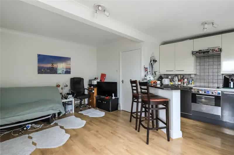 1 Bedroom Apartment Winchester City Centre Balcony Parking