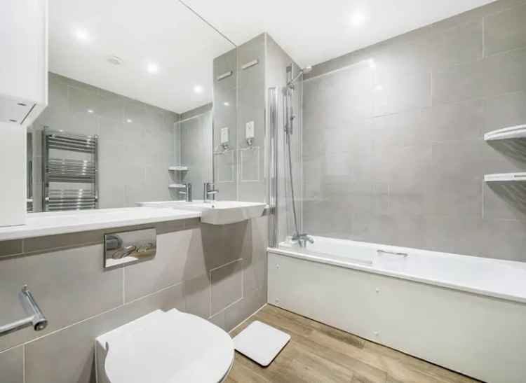 Flat For Sale in London, England