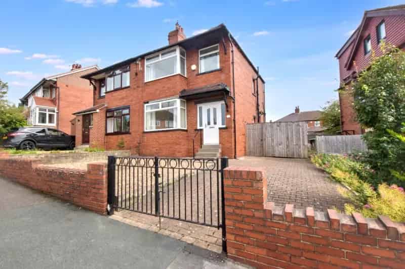 House For Sale , 16, Lynwood Crescent, Leeds, England