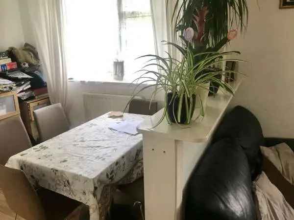 Flat For Rent in Epsom and Ewell, England