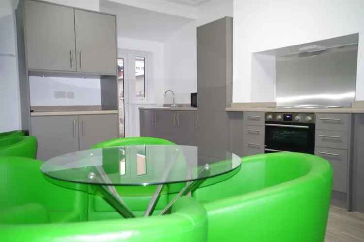5 Bedroom House Share BL1 - Newly Renovated