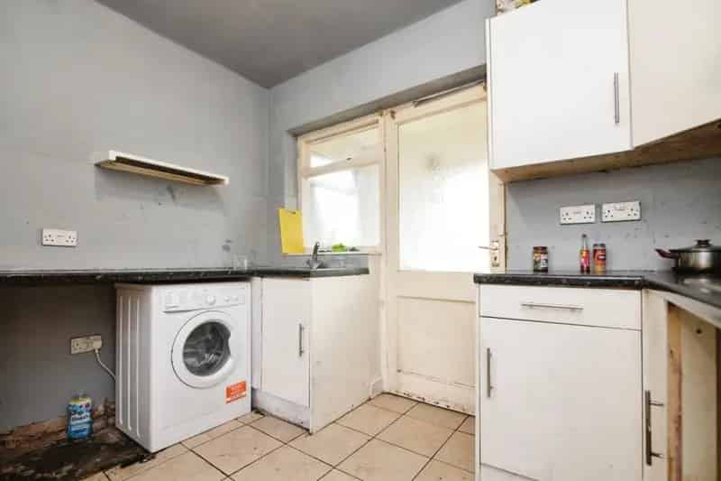 3 Bed House Near Phoenix Collegiate High School