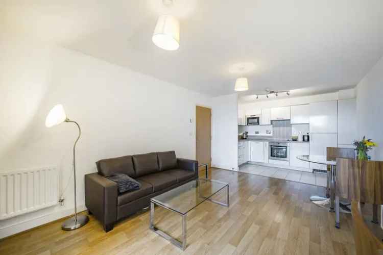Two Bedroom Apartment in Dalston Square with Balcony and Gym