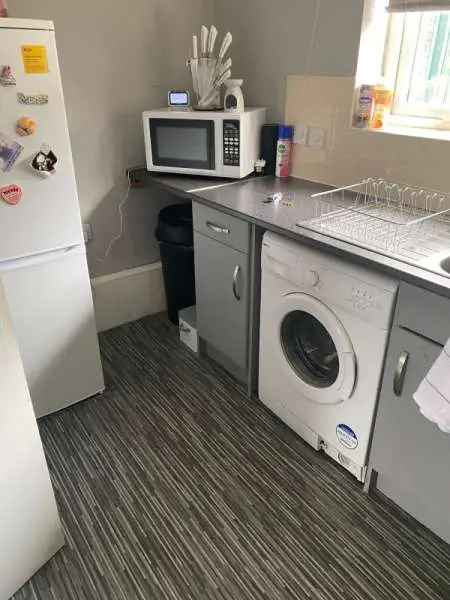 Flat For Rent in Sheffield, England