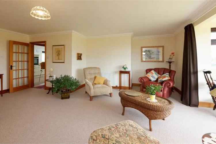 4 Bed Bungalow - Detached with 2 Reception Rooms