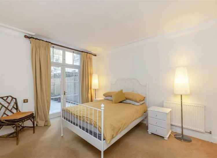3 Bed Flat Convertible to 4 Beds with Private Garden near Gloucester Road