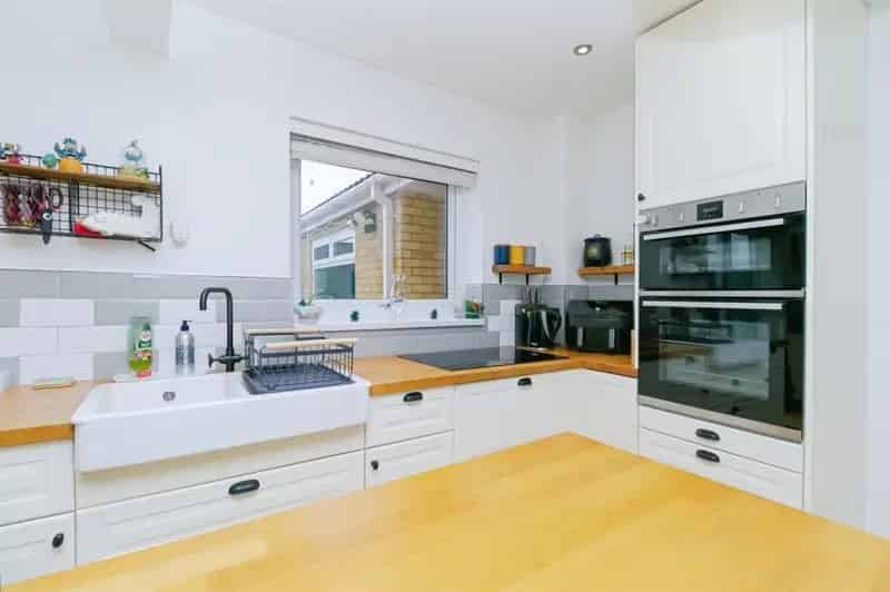 3 Bedroom Semi Detached House West End Barry