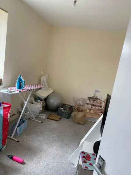 Flat For Rent in Guildford, England