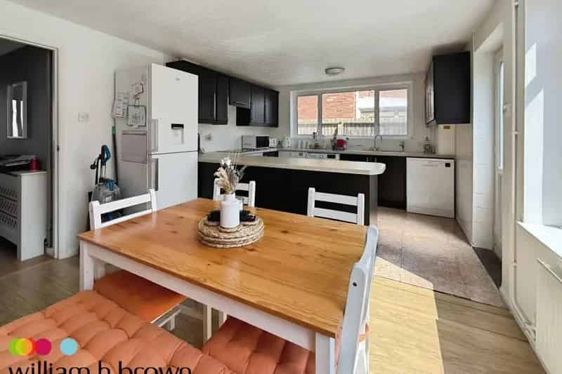 Three Bedroom Semi-Detached House To Rent Ipswich