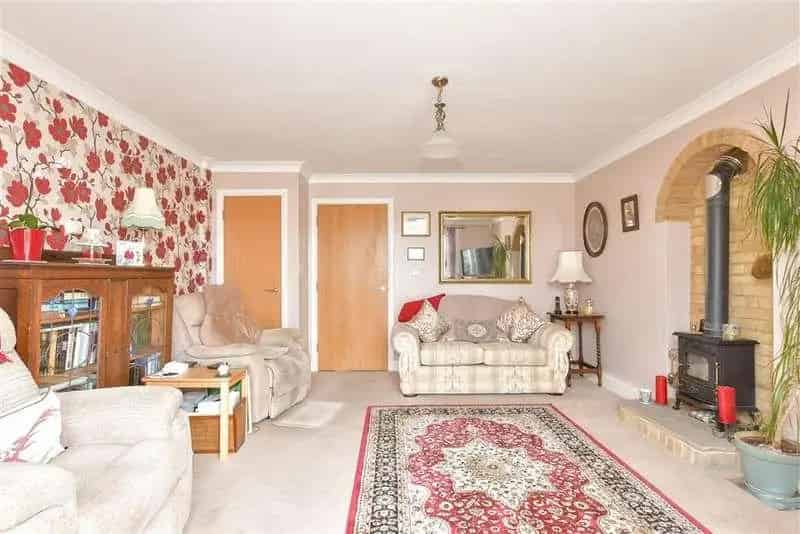 3 Bed Semi-Detached House for Sale in Teynham