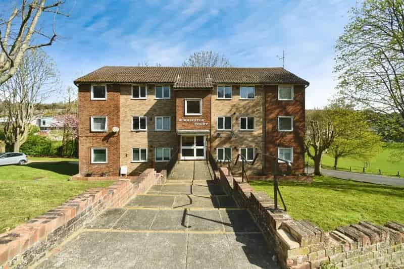 Spacious 2-Bed Top Floor Flat with Garage and Parking Near Green Space