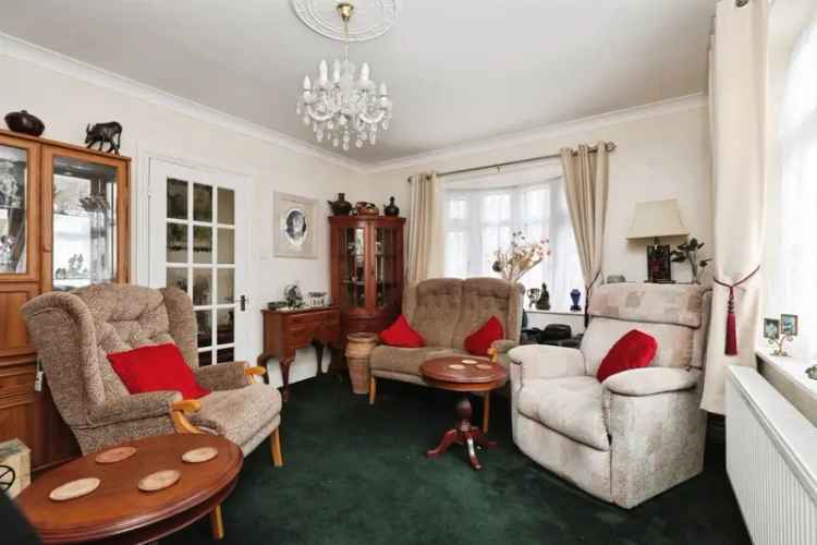 Spacious Family Home in Retford with Conservatory and Garage