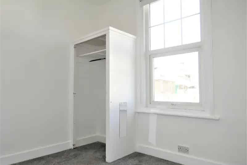 Spacious Two-Bedroom Flat Near Bexhill Town Centre