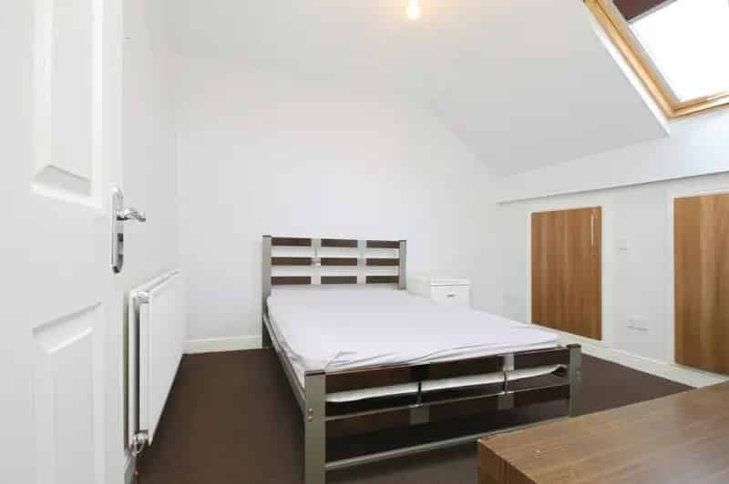 2 Bedroom Flat to Rent Near Public Transport and Amenities