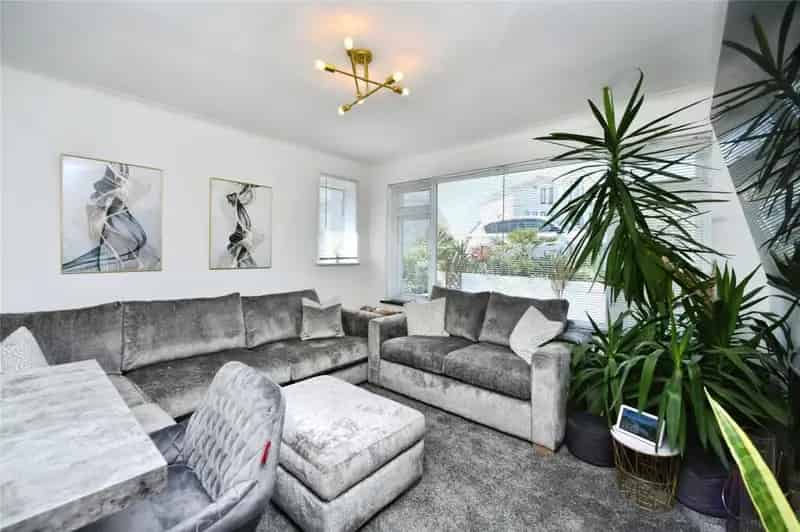 8 Bedroom Detached House for Sale in Saltdean