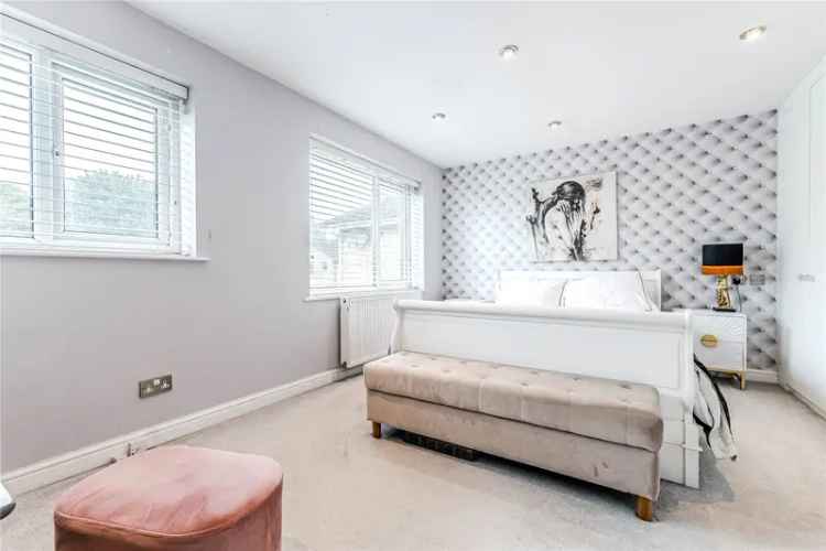 House For Sale in Leeds, England