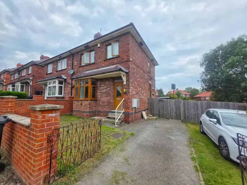 3 Bed Semi-Detached House For Sale Large Garden Off Street Parking